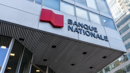 Logo BNC sur la facade d'un bâtiment